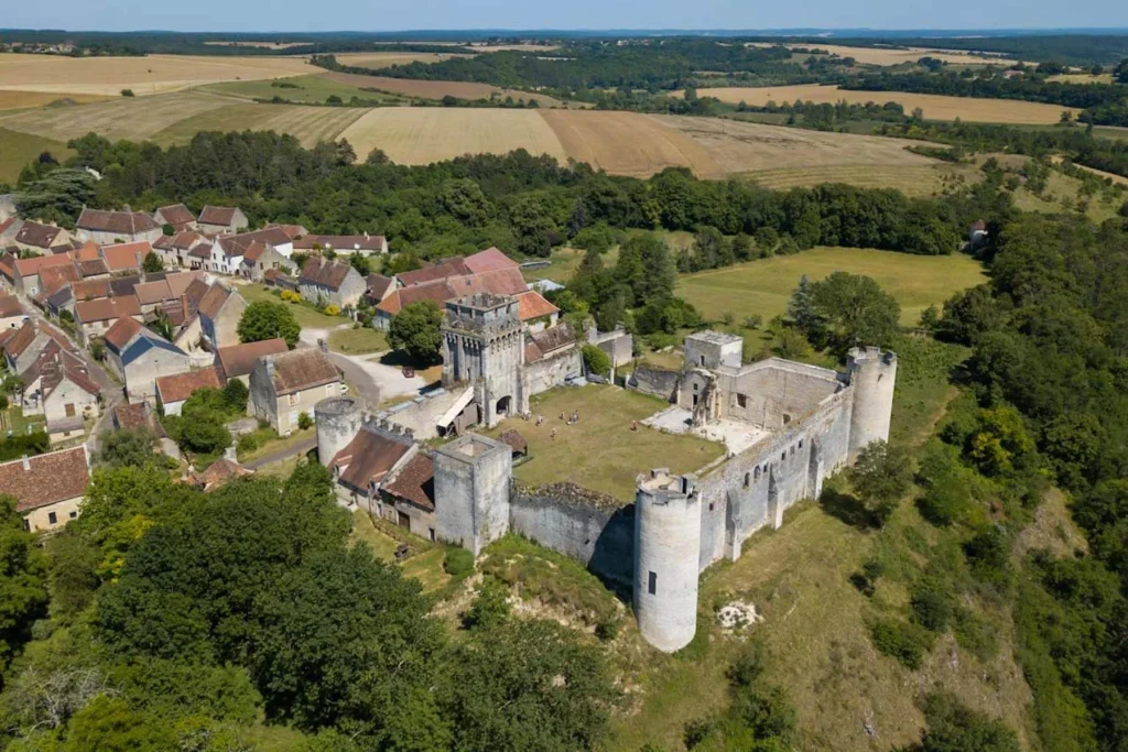 Castle of Druyes-les-Belles-Fontaines