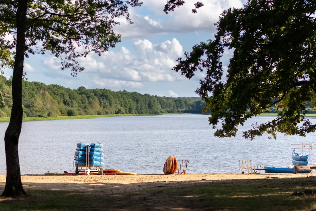 Lac du Bourdon in Saint-Fargeau and water activities