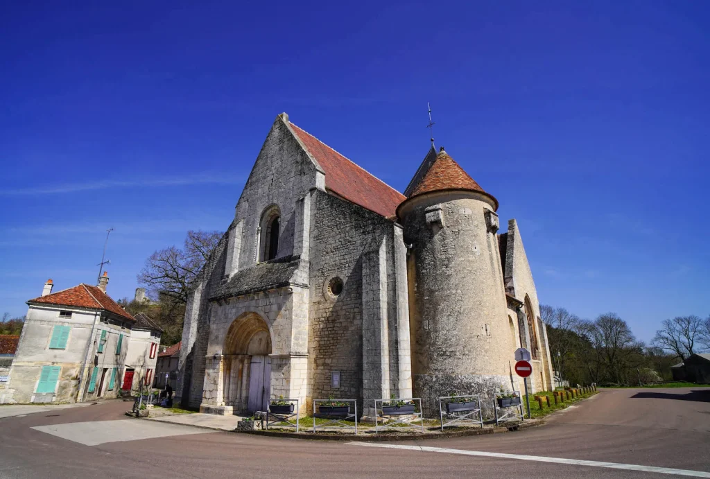 Romanesque church of Druyes-les-Belles-Fontaines