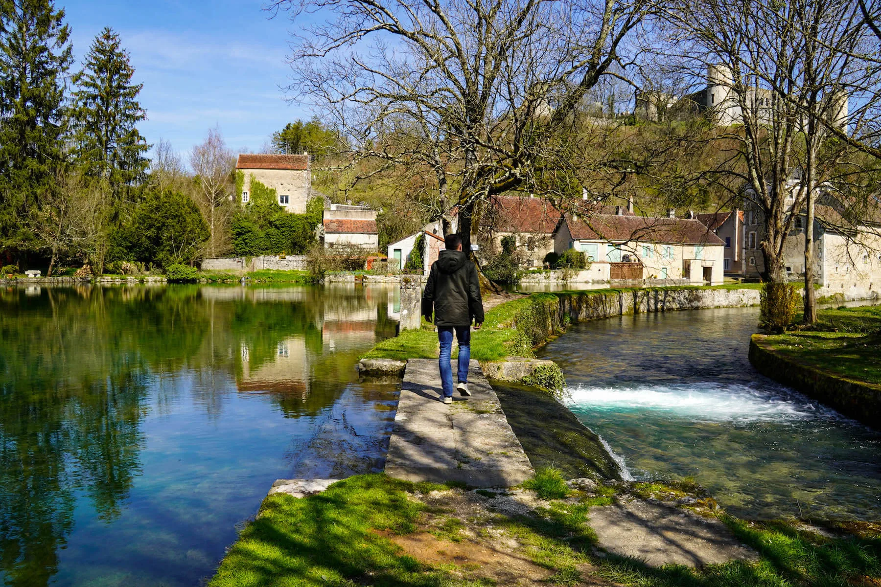 En balade à Druyes-les-Belles-Fontaines en hiver