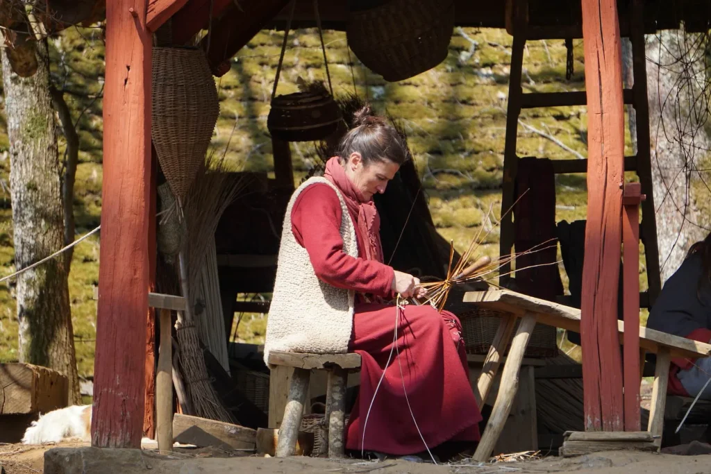 Basket maker in Guédelon