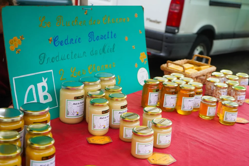 Stand de miel au marché de Toucy