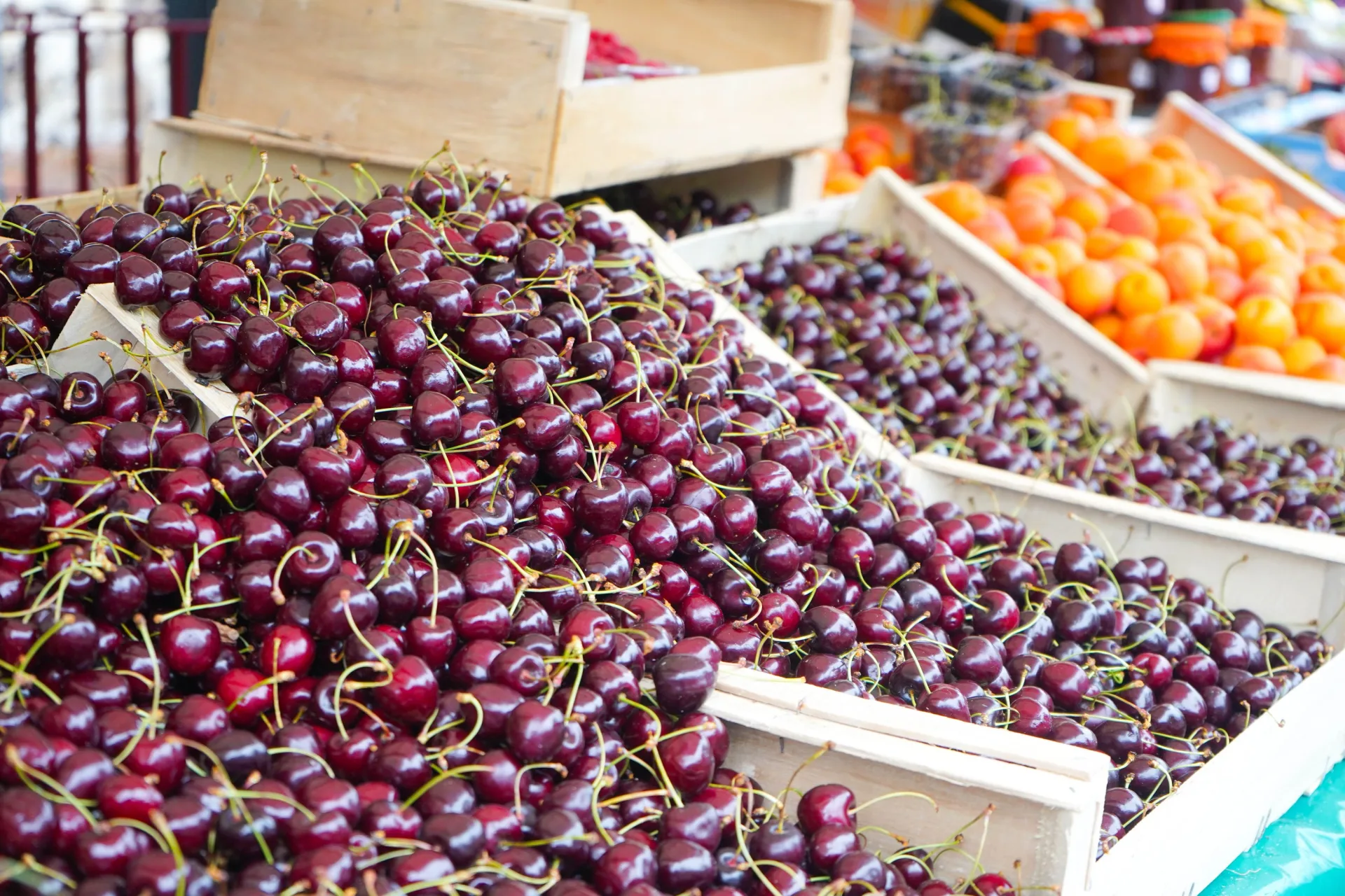 Yonne cherries at the Toucy market