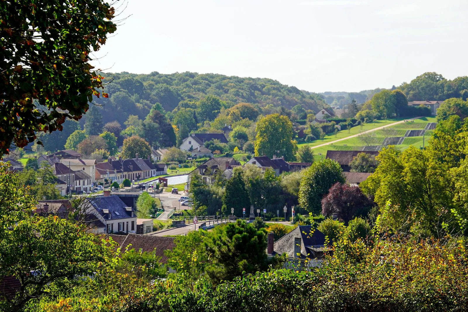 Vue sur le village atypique de Rogny