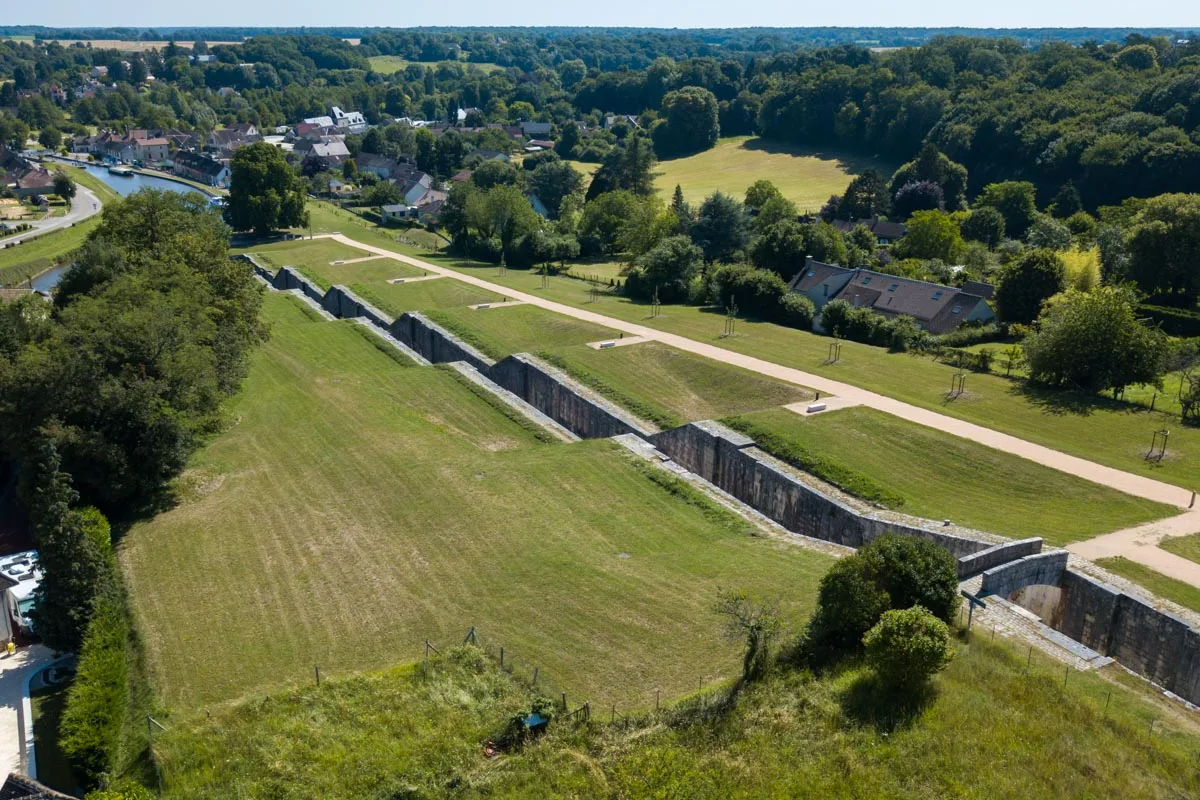 The seven locks of the village of Rogny-les-Sept-Écluses