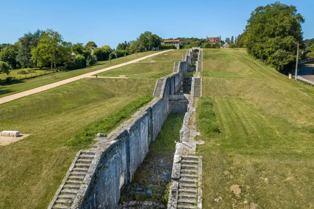 The seven locks of the village of Rogny-les-Sept-Écluses