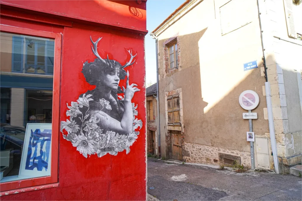 Street art Colette in Saint-Sauveur-en-Puisaye