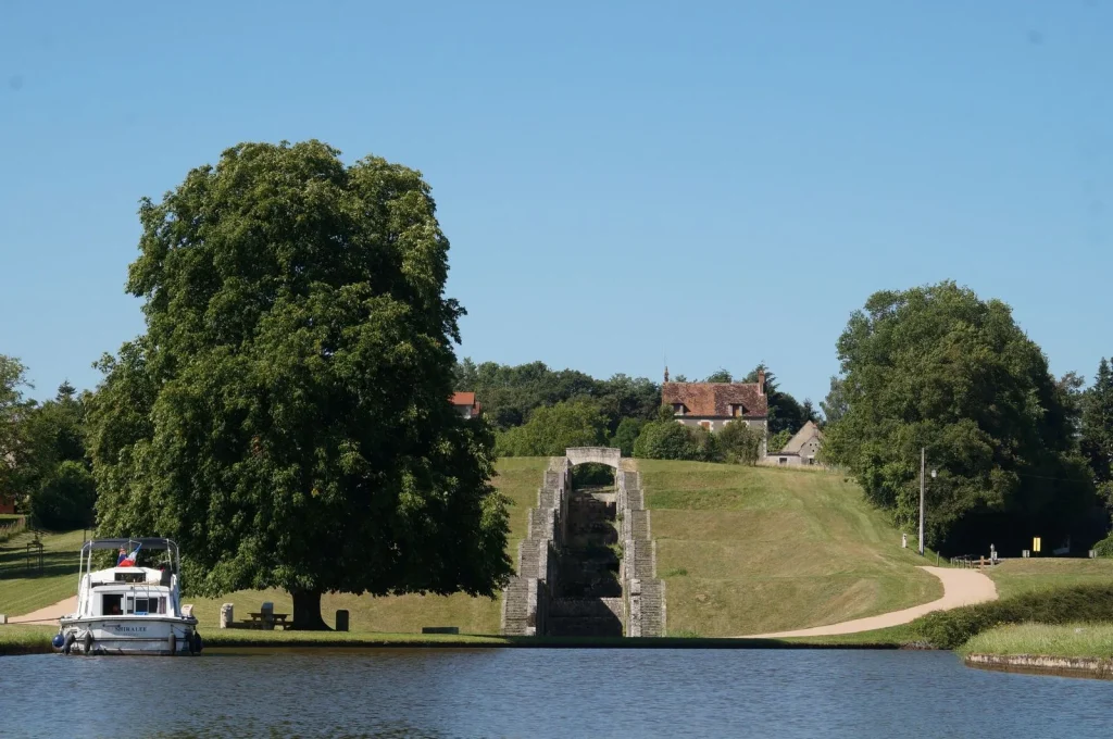 Rogny-les-Sept-Écluses et le canal de Briare