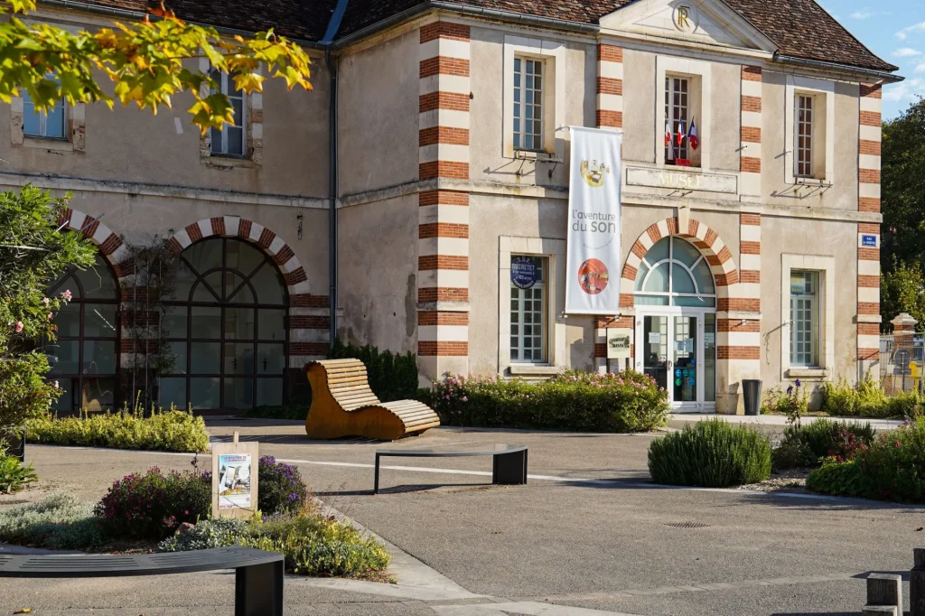 Musée de l'aventure du son installé dans l'ancien couvent