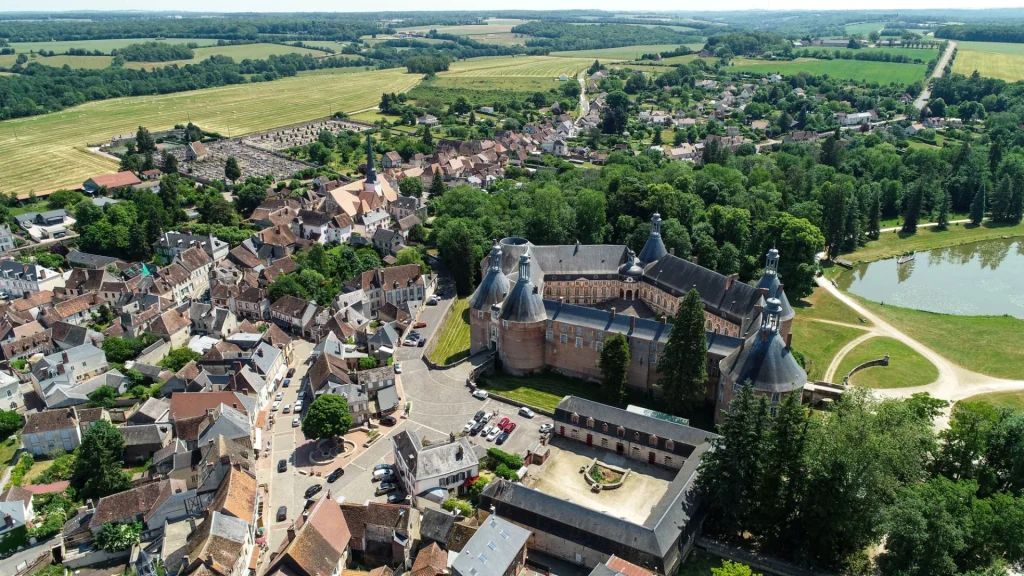 Village de Saint-Fargeau et son château
