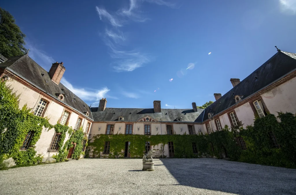 Château de Montigny in Perreux, Charny Orée de Puisaye