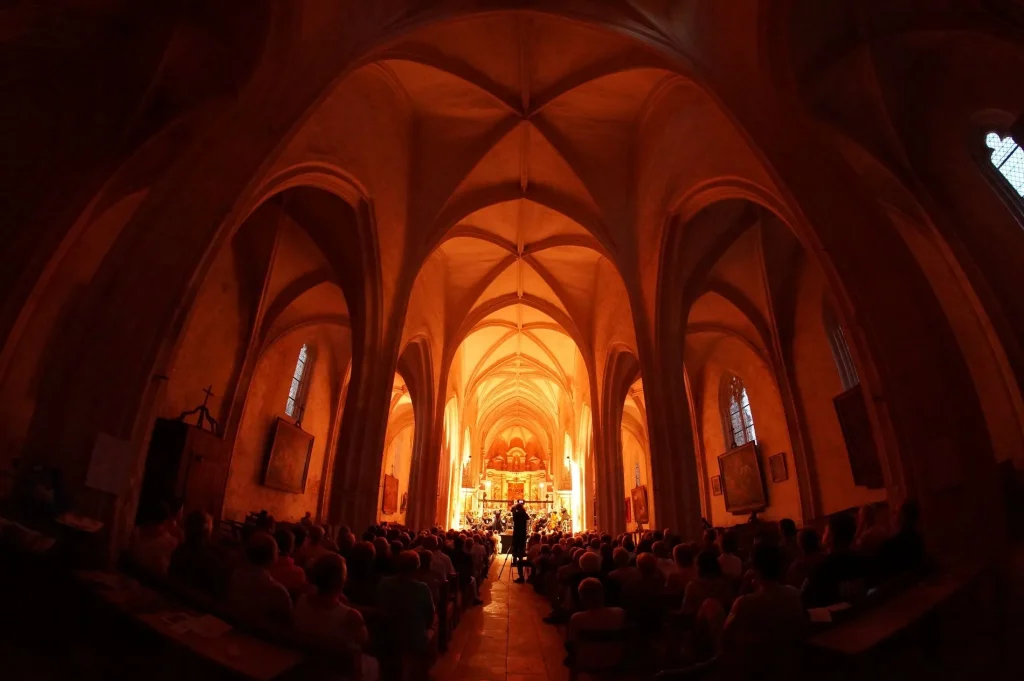 Les Estivales de Puisaye, musique classique dans l'église de Treigny