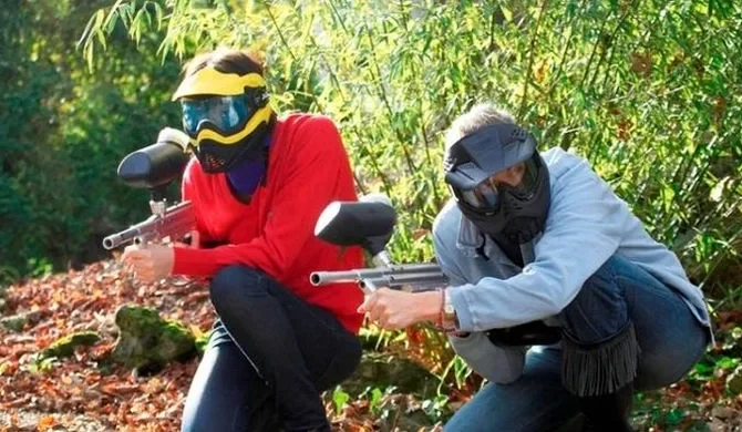 Joueurs de Paintball au Bois de la Folie