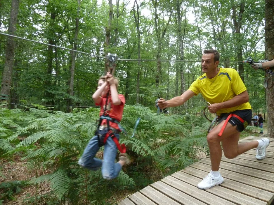 Treetop adventure course in the Bois de la Folie in Treigny