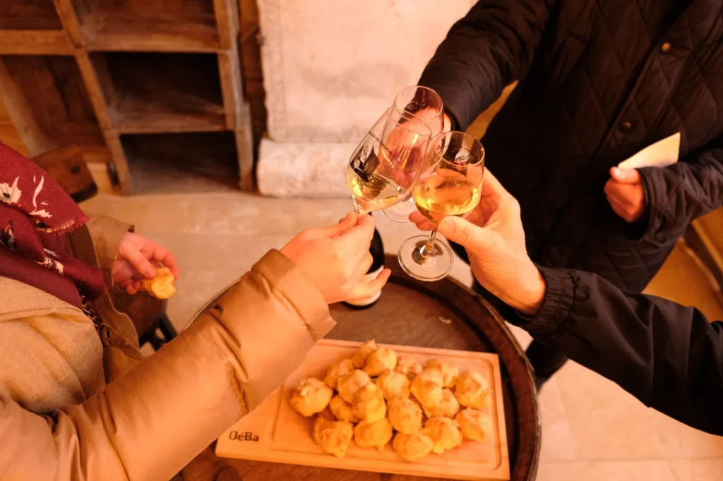 Dégustation de vins à la cave du domaine Laroche de Tonnerre