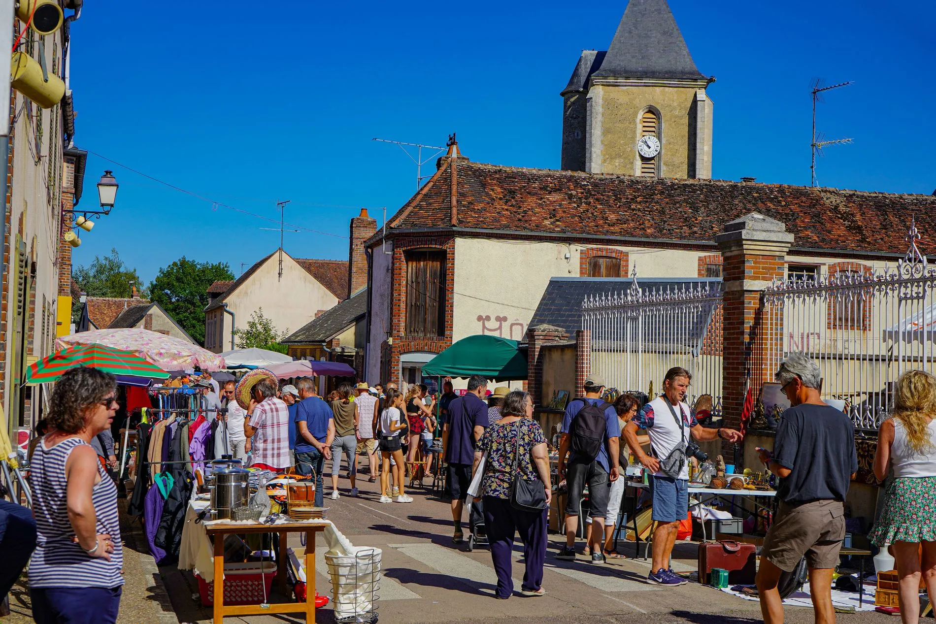 Vide grenier de Mezilles en Puisaye