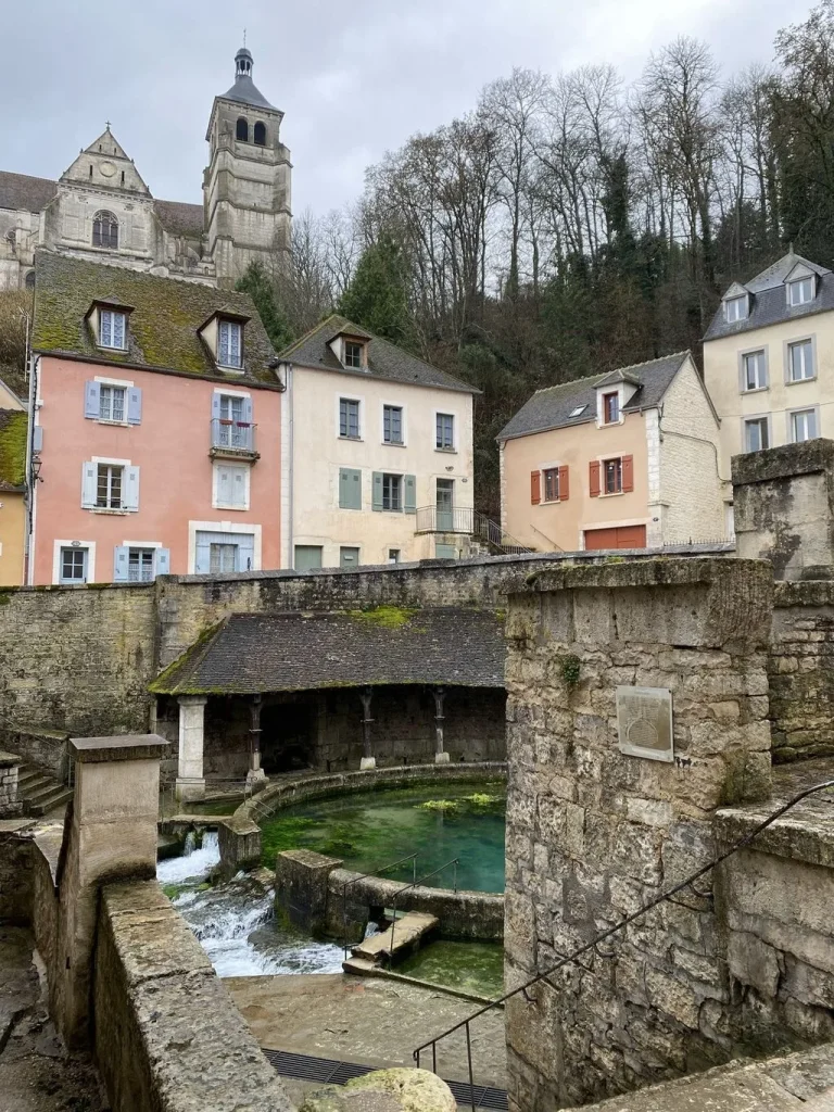 Village of Tonnerre and the Fosse Dionne with a view of the church