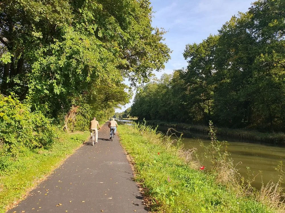 Eurovélo3 greenway in Rogny-Les-Sept-Écluses