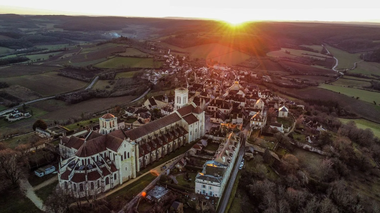 Coucher de soleil sur la Basilique Sainte-Marie-Madeleine