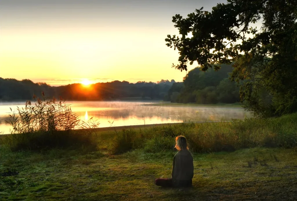 yoga et calme devant l'étang de Moutiers