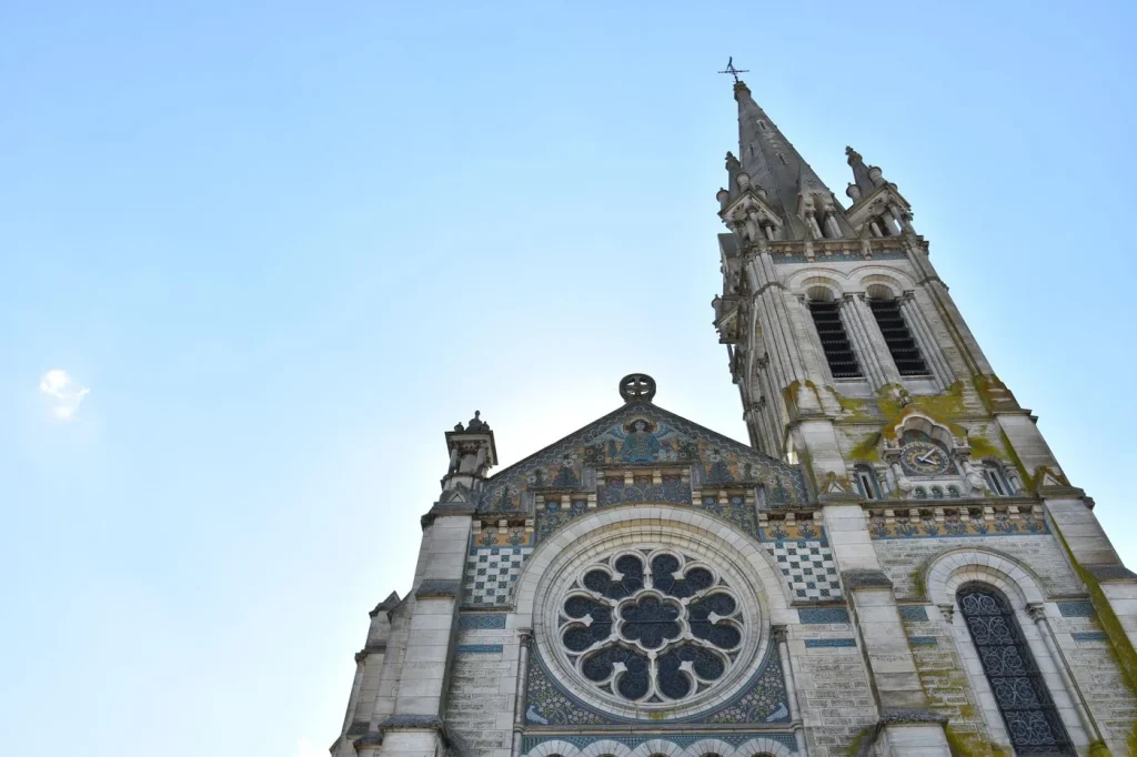 L'église Saint-Etienne de Briare et sa façade d'émaux
