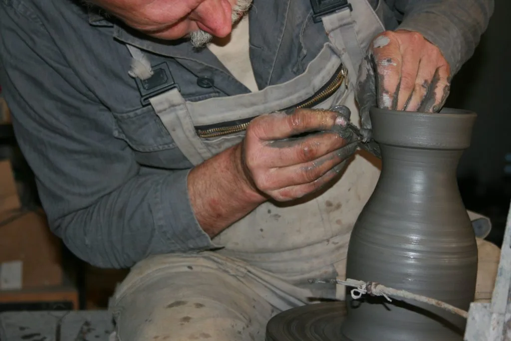 Les mains dans l'argile au CNIFOP