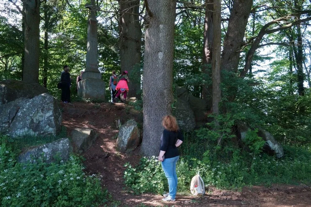 Groupe qui cherche des caches de Géocaching en Puisaye-Forterre