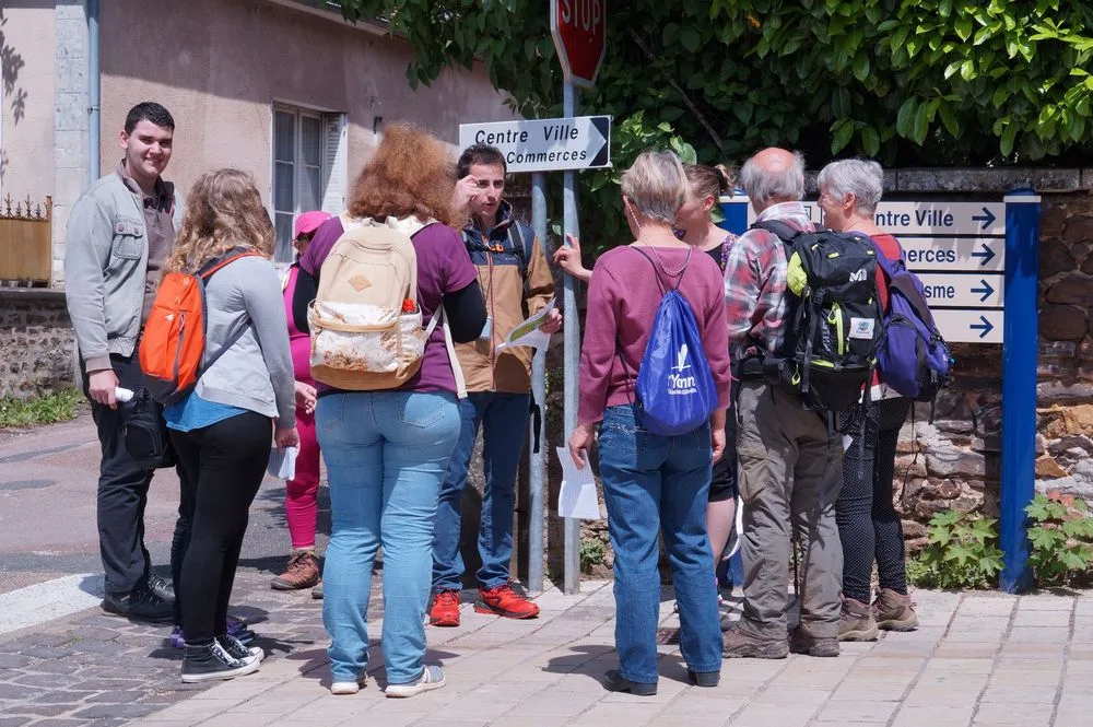 Groupe qui cherche des caches de Géocaching en Puisaye-Forterre