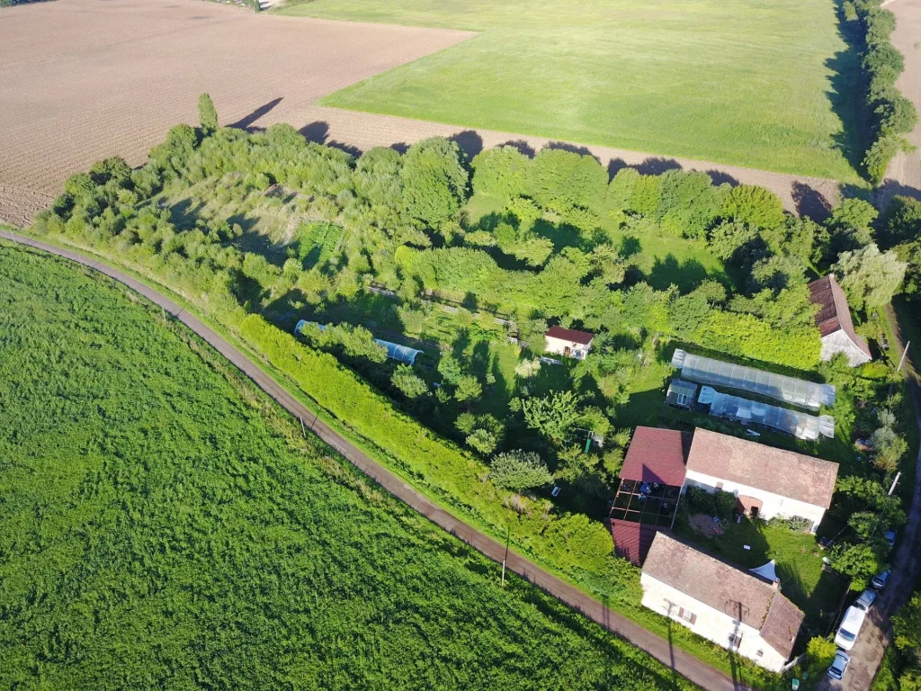 the garden of the thorains seen from the sky