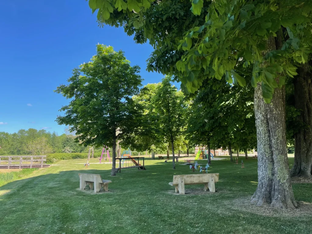 le Pâtis, picnic and play area in Villiers-Saint-Benoit