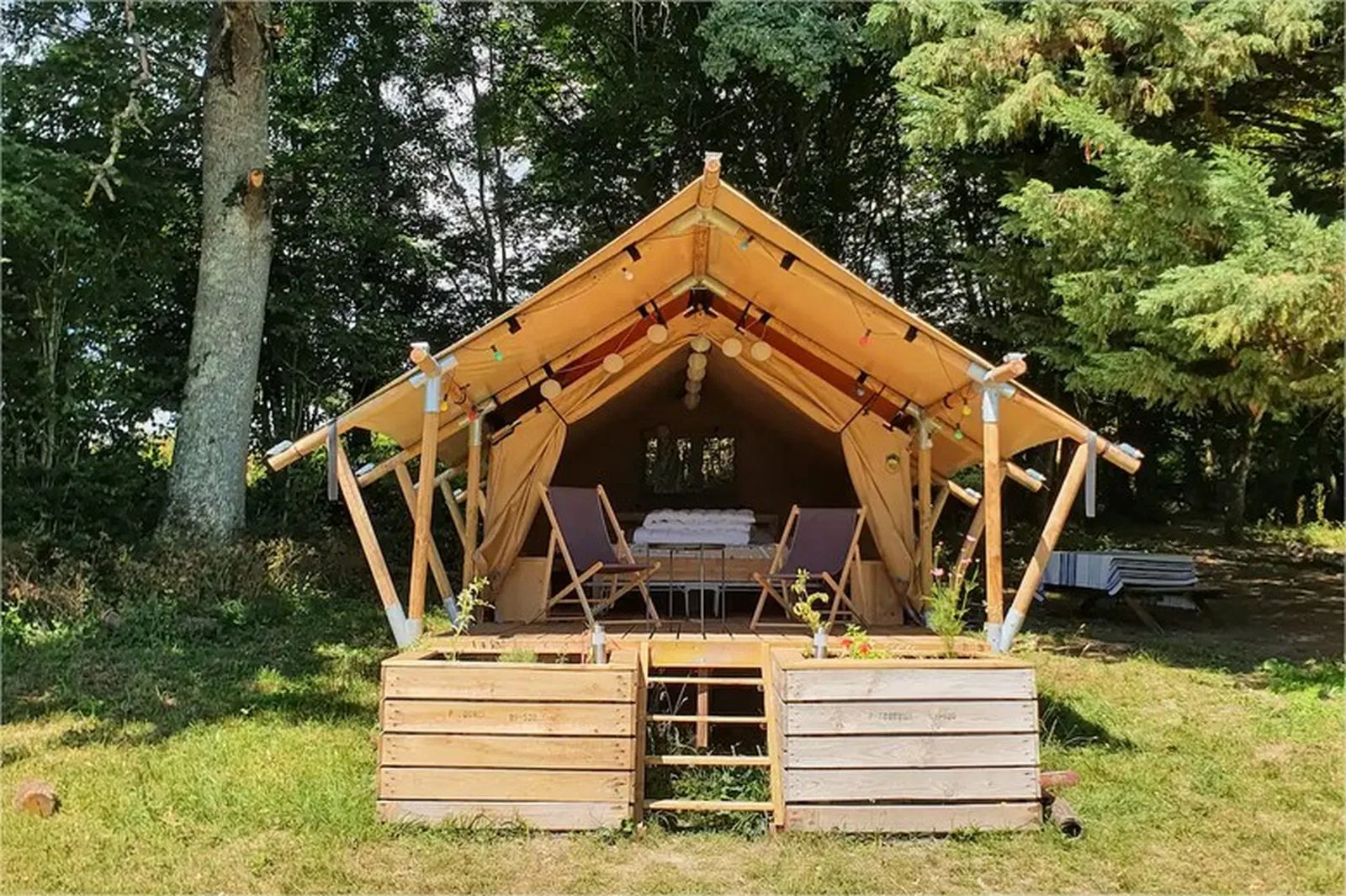 les jardins du Bourdon à Saint-Fargeau face au lac