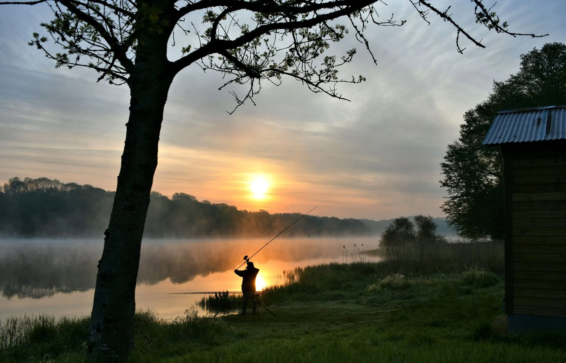 Pecheur sur les rives