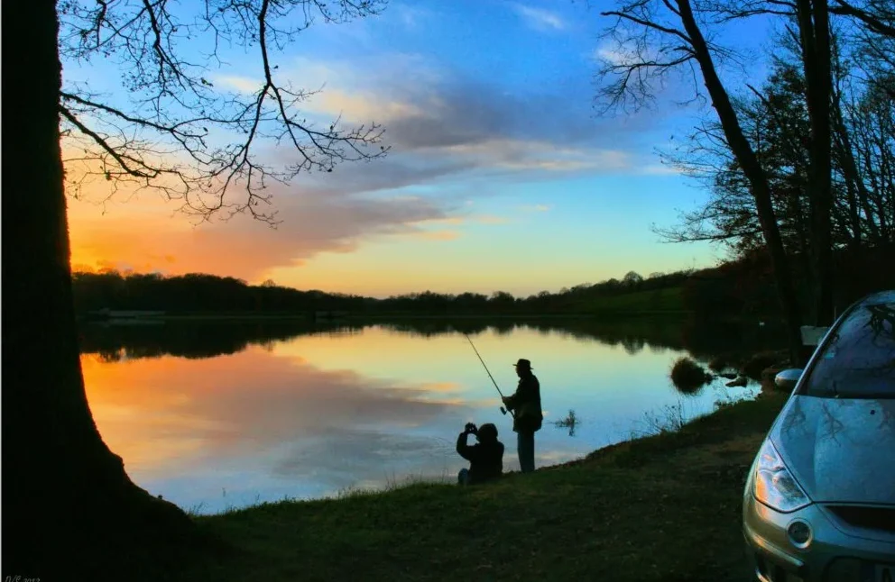 Fishing at the Moutiers-en-Puisaye pond