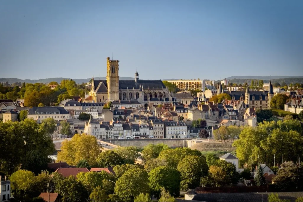 The city of Nevers and its cathedral