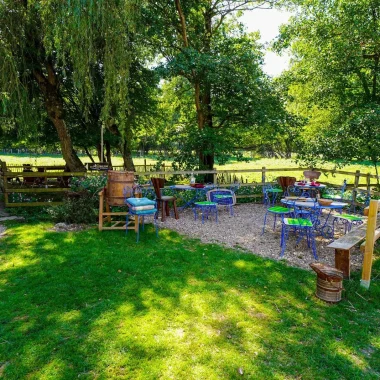 terrasse extérieure du moulin de Vanneau