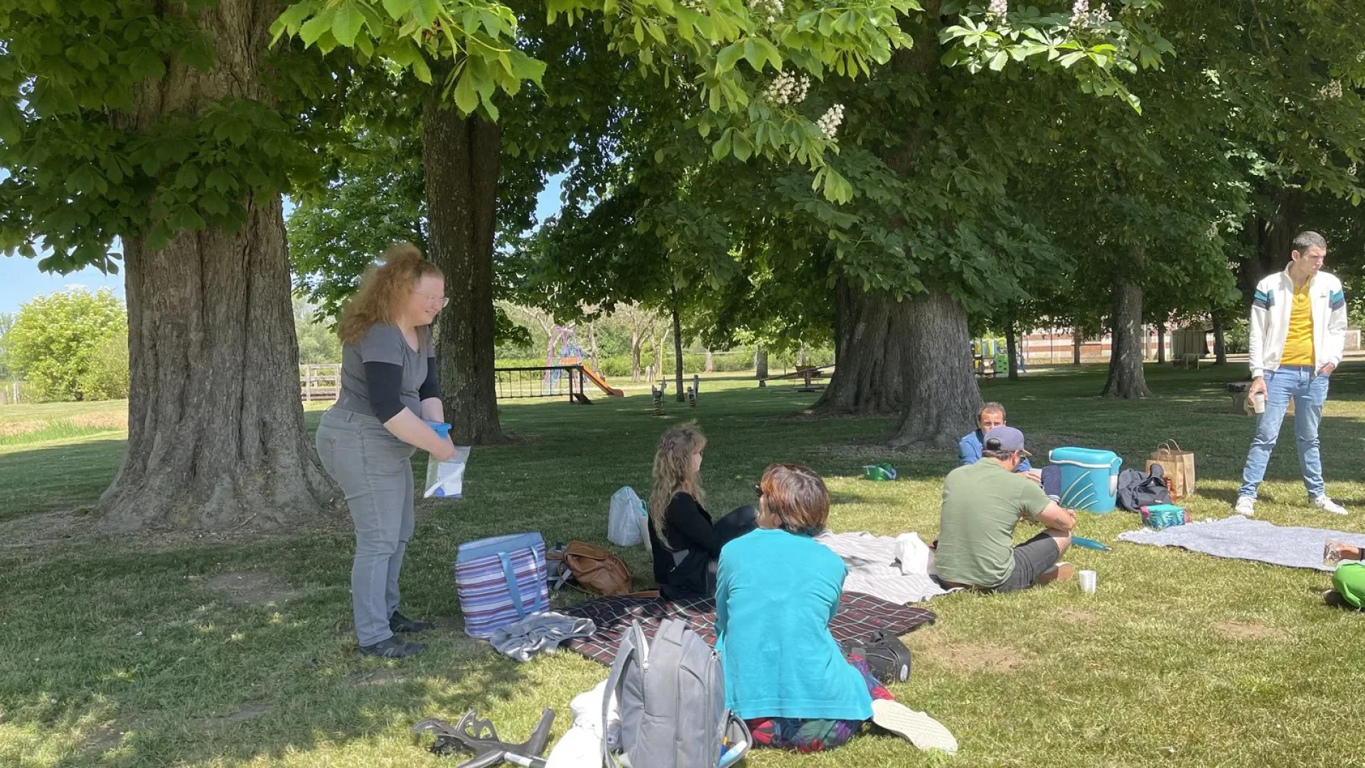 with friends during a picnic at Pâtis de Villiers Saint Benoit