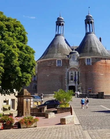 Town center of the village of Saint-Fargeau and its castle