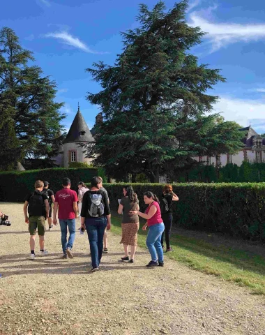 group visit to the Château de Montigny-Puisaye Tourisme