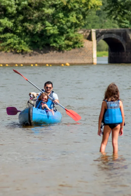 Promenade en famille en canoe