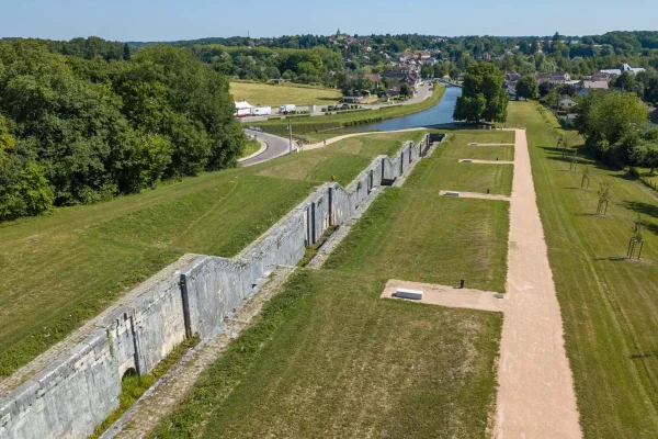 The seven locks of Rogny and its greenway