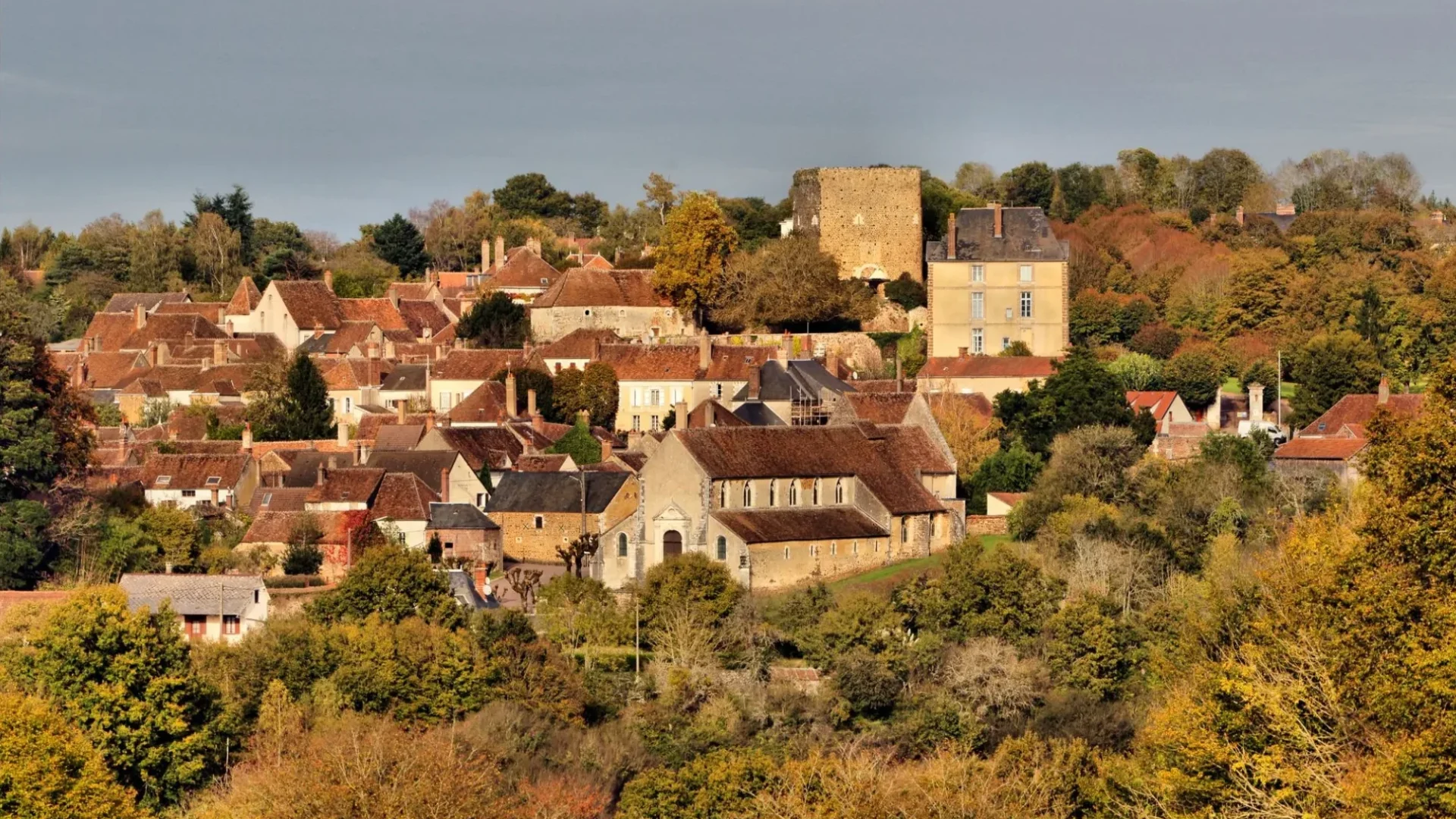 The village of Saint-Sauveur in Puisaye