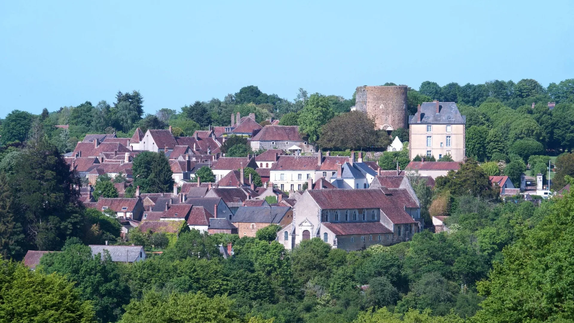 The village of Saint-Sauveur-en-Puisaye