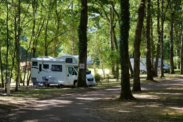Camping de la Calanque in Saint-Fargeau