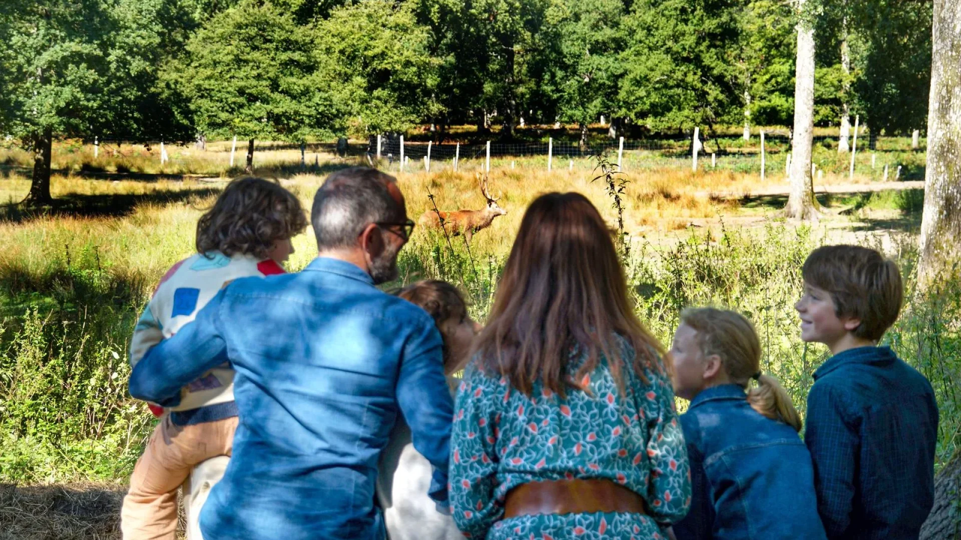 Family in Boutissaint observing deer