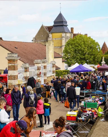 Garage sales at the Châtaigne de Diges fair