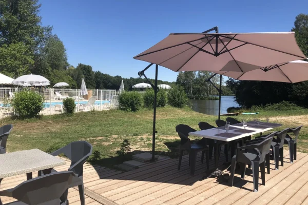 the terrace of the Joumiers restaurant, near the swimming pool and the pond