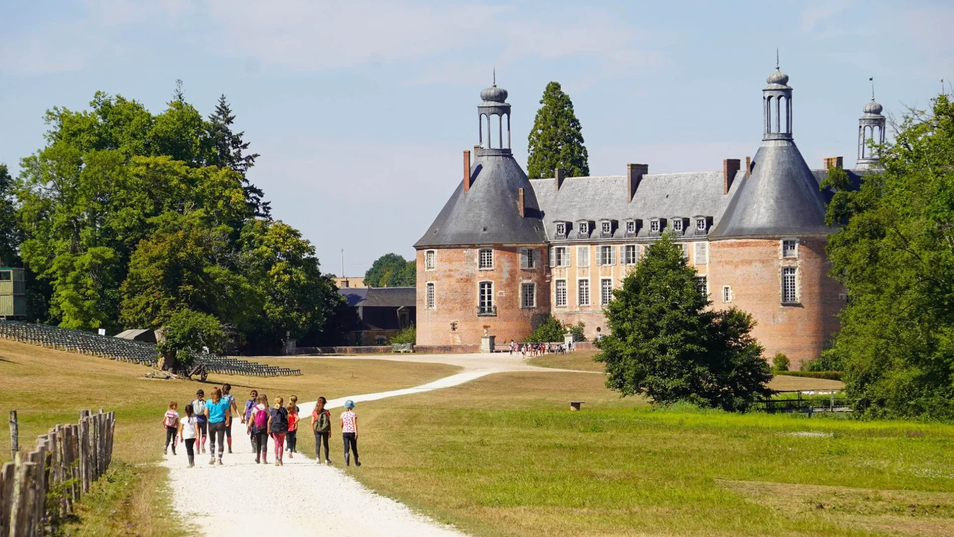 School group at the Château de Saint-Fargeau