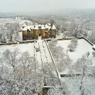 Le Château de Ratilly sous la neige à Treigny