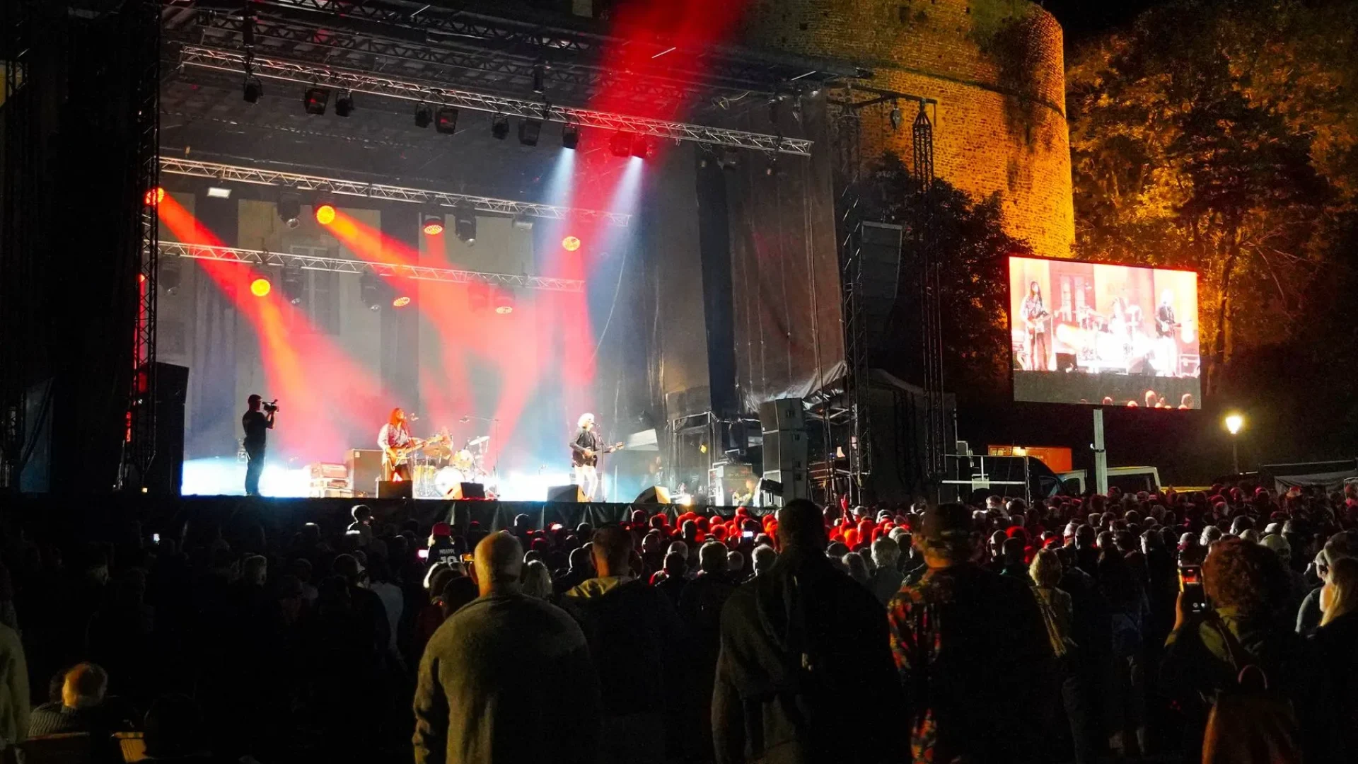 Groupe de musique au festival E'Puisaye à Saint-Sauveur-en-Puisaye