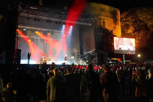 Groupe de musique au festival E'Puisaye à Saint-Sauveur-en-Puisaye